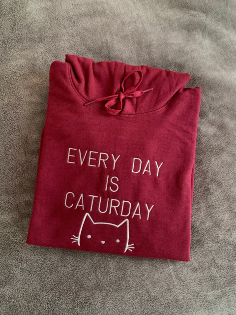 Bluza z kapturem - haft na panelu na przodzie - Caturday _01 Bluza z kapturem - haft na panelu na przodzie - Caturday _01