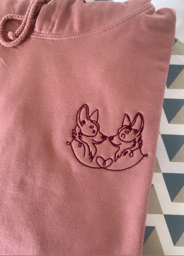 Bluza Różana M - haft na lewej piersi 2 corgi - Nadanie 24H!